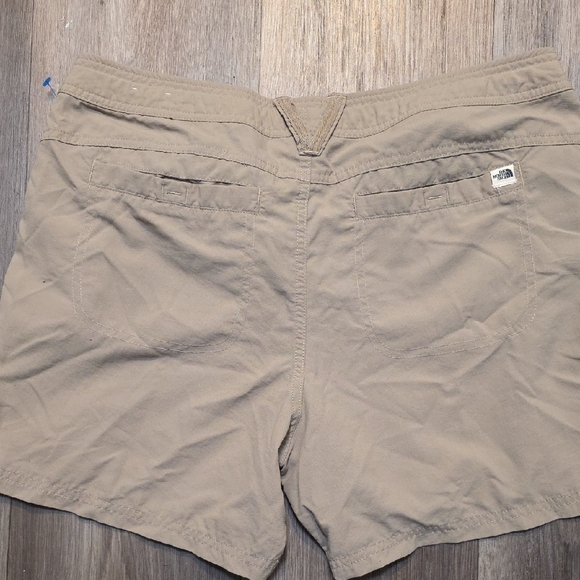 NWOT The North Face Khaki Casual Shorts - Picture 7 of 8